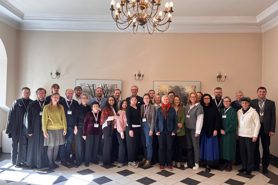 CEC supports dialogue on healing wounded memories in the digital age