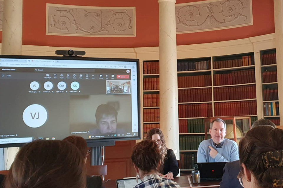 Political theologies after Christendom