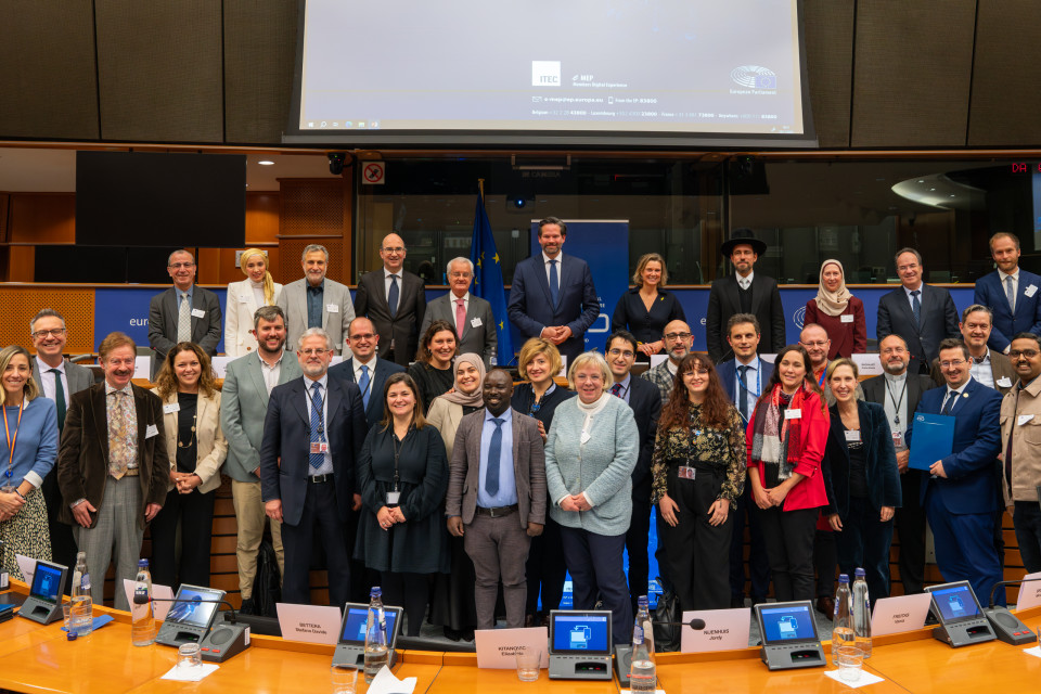 CEC contributed to European Parliament discussion on combating hate speech