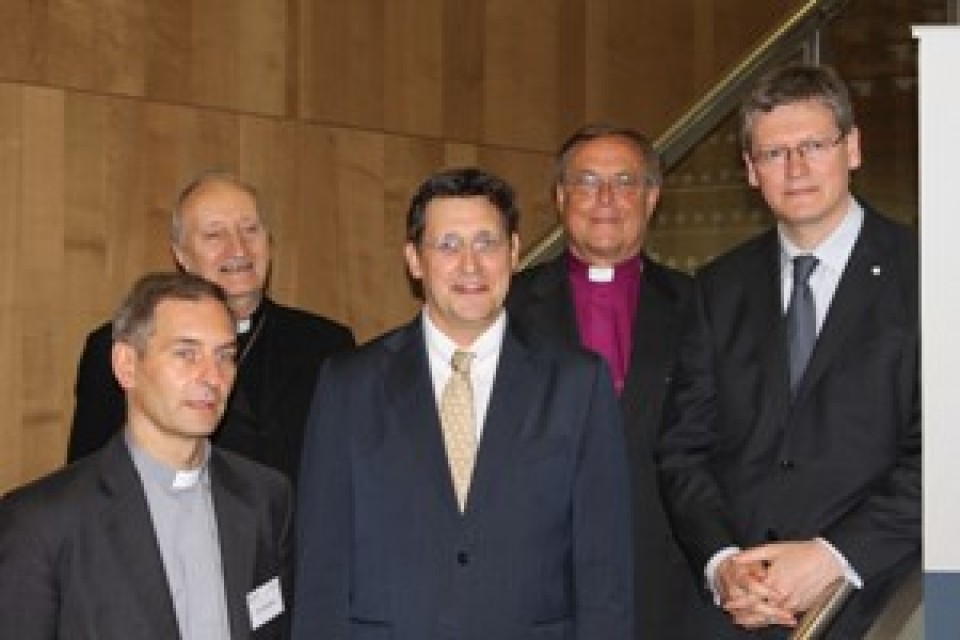 EU Commissoner Andor:  Churches are crucial partners in combating poverty